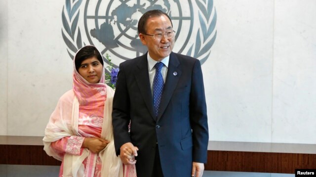 Em Malala Yousafzai gặp Tổng thư ký LHQ Ban Ki-moon tại trụ sở LHQ ở New York hôm 12/7/2013. 