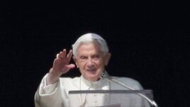 Papa Benedikt XVI tokom današnje molitve u Vatikanu, 17. februar, 2013.