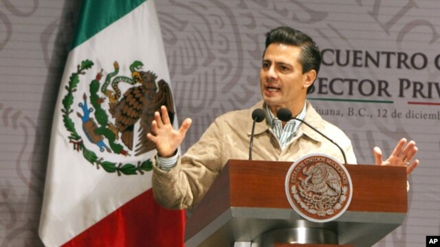 El presidente Enrique Peña Nieto presentó su plan de seguridad que incluye mantener al Ejército y la Marina en la calle.
