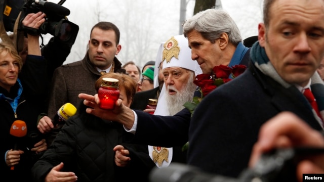 Ngoại trưởng Hoa Kỳ John Kerry đến thăm Ukraina 4/3/14