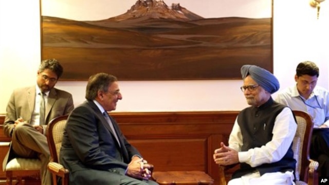US Secretary of Defense Leon Panetta, second from left, speaks with Indian Prime Minister Manmohan Singh June 5, 2012.