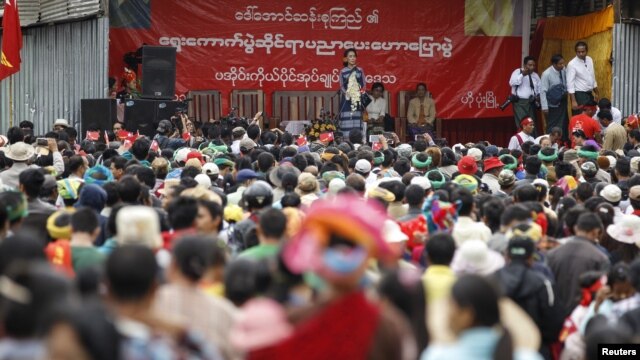 ဟိုပံုးၿမိဳ႕ စည္း႐ံုးေဟာေျပာပဲြျမင္ကြင္း။ (စက္တင္ဘာ ၆၊ ၂၀၁၅)