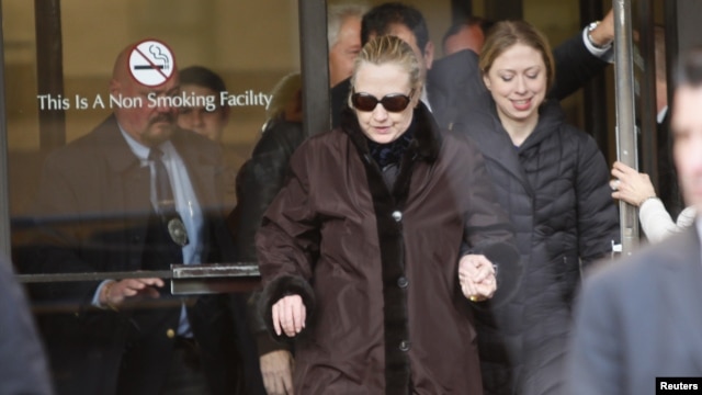 Hillary Clinton no momento em que abandonava o Hospital Presbiteriano de Nova Iorque onde esteve internada para tratmento de coágulo sanguíneo - 02 Jan 2013