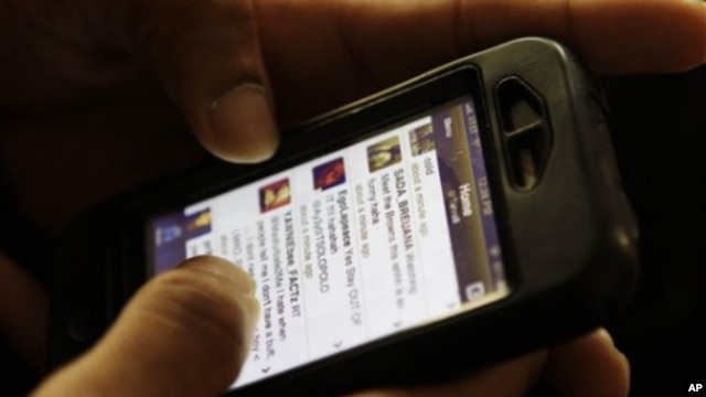 Study says growth across Africa is driven by use of mobile devices, March 2011 (file photo).