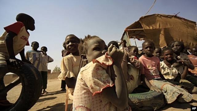 South Sudanese children at Andalus camp during visit by UN High Commissioner for Refugees, Jan. 12, 2012.