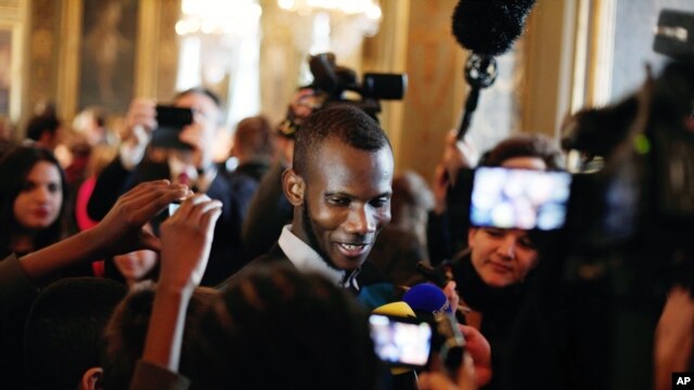 Лассана Батили в мэрии Парижа