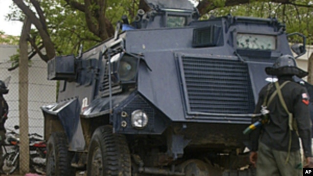 Bodies lay on the streets near an armored vehicle in Maiduguri after religious clashes in Northern Nigeria, July 31, 2009 (file photo).