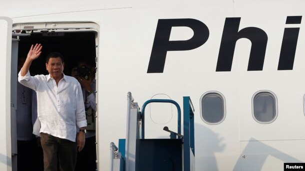 Tổng thống Philippines Rodrigo Duterte đặt chân tới Việt Nam hôm 28/9.