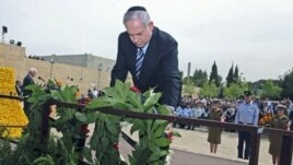 Umushikiranganji wa Mbere w'Igihugu ca Israel,  Benjamin Netanyahu Ariko Ashira Amashurwe ku Cibutso c'Ihonyabwoko ry'Abayahudi ca Yad Vashem mu Gisagara ca Jeruzalemu