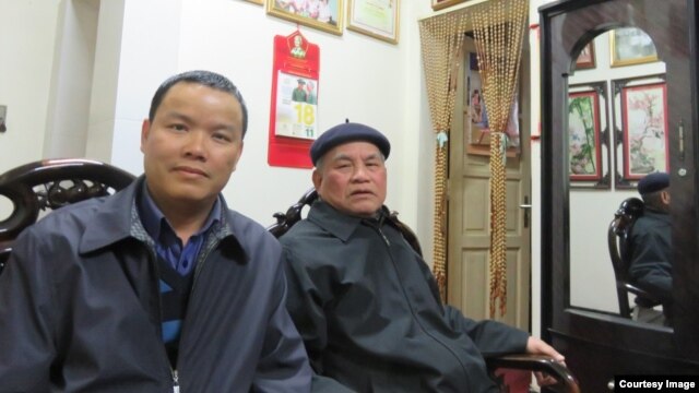 Ông Nguyễn Bình Giang (phải) và tác giả (Lê Anh Hùng) tại nhà riêng của ông ngày 18/2/2016