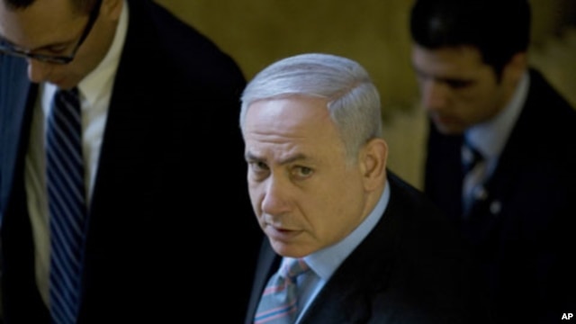 Israel's Prime Minister Benjamin Netanyahu (C) arrives at the weekly cabinet meeting in Jerusalem, February 20, 2011
