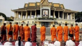 Cambodian Buddhist monks chant,  offering prayers in front of the Royal Palace for the late King Norodom Sihanouk in Phnom Penh, Cambodia, Friday, Oct. 19, 2012. The body of Cambodia's late King Sihanouk returned to his homeland Wednesday, welcomed by hundreds of thousands of mourners who packed tree-lined roads in the Southeast Asian nation's capital ahead of the royal funeral.  (AP Photo/Heng Sinith)