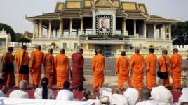 Cambodian Buddhist monks chant,  offering prayers in front of the Royal Palace for the late King Norodom Sihanouk in Phnom Penh, Cambodia, Friday, Oct. 19, 2012. The body of Cambodia's late King Sihanouk returned to his homeland Wednesday, welcomed by hundreds of thousands of mourners who packed tree-lined roads in the Southeast Asian nation's capital ahead of the royal funeral.  (AP Photo/Heng Sinith)