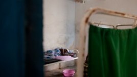 A patient rests after his operation, Ras Kamboni, Somalia, July 5, 2012. (VOA - R. Gogineni)