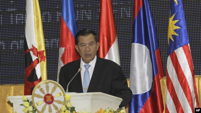 Thủ tướng Campuchia Hun Sen phát biểu tại buổi khai mạc Hội nghị Thượng đỉnh ASEAN tại  Phnom Penh, ngày 9/7/2012