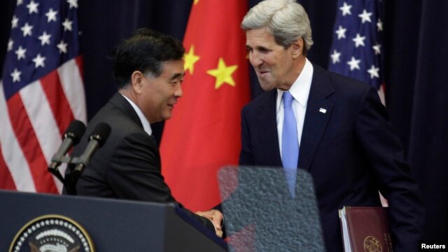 Вице-премьер Госсовета КНР Ван Ян и госсекретарь США Джон Керри. Госдепартамент США,. Вашингтон. 10 июля 2013 г.