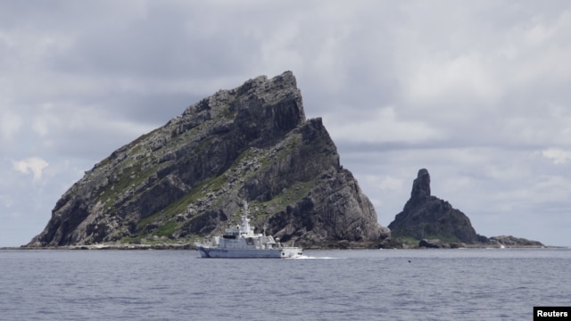 Dãy đảo đang trong vòng tranh chấp, người Nhật gọi là Senkaku, và người Trung Quốc gọi là Điếu Ngư