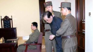 တရားရံုးတင္ ကြပ္မ်က္ခံလိုက္ရတဲ့ ေျမာက္ ကိုရီးယား ေခါင္းေဆာင္ Jang Song Thaek။ 