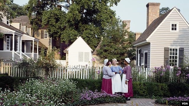 These women are among dozens of characters who depict the inhabitants of Colonial Williamsburg, interacting with visitors as they do so. (Carol M. Highsmith)