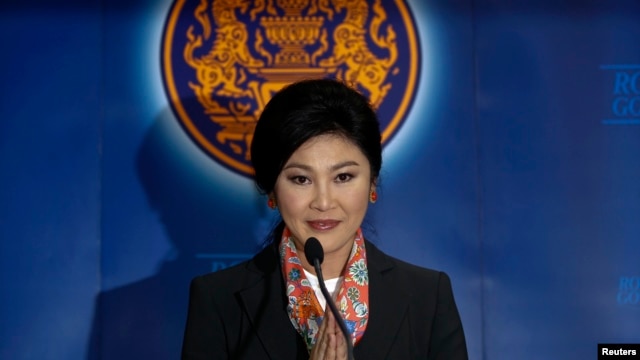 Thủ tướng Thái Lan Yingluck Shinawatra nói chuyện với các phóng viên tại Bangkok, ngày 7/5/2014. 