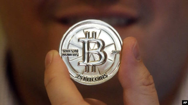 Ficha de 25 bitcoin en una tienda en el estado de Utah.