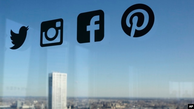 Logo media sosial Twitter, Instagram, Facebook dan Pinterest. (Foto ... Logo media sosial Twitter, Instagram, Facebook dan Pinterest. (Foto ...