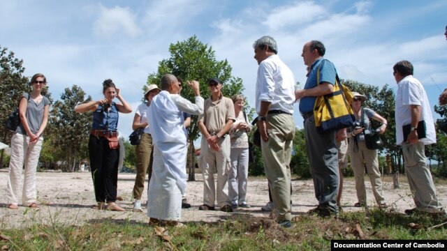 Youk Chhang, Elizabeth Becker and Michael ABRAMOWITZ, USHMM Director and his delegations at a mass grave site with a nun Sim Ry who survived the Khmer Rouge, Kampong Chhnang province. Oct 24, 2012. Photo by Nhean Socheat