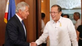 ဖိလစ္ပိုင္သမၼတ ဘင္နစ္ႏို အကီြႏိုႏွင့္ ဖိလစ္ပိုင္ေရာက္ အေမရိကန္ကာကြယ္ေရးဝန္ႀကီး Chuck Hagel