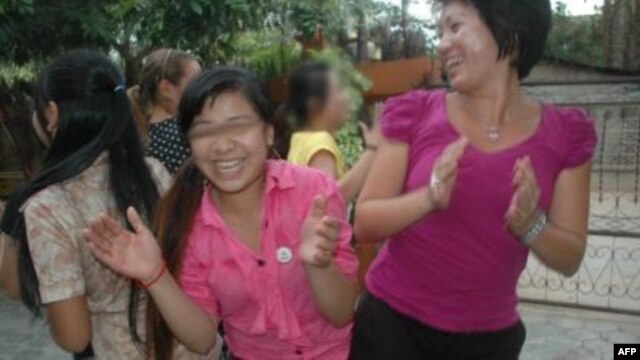 Các bạn trẻ trong trung tâm Senhoa ở Campuchea