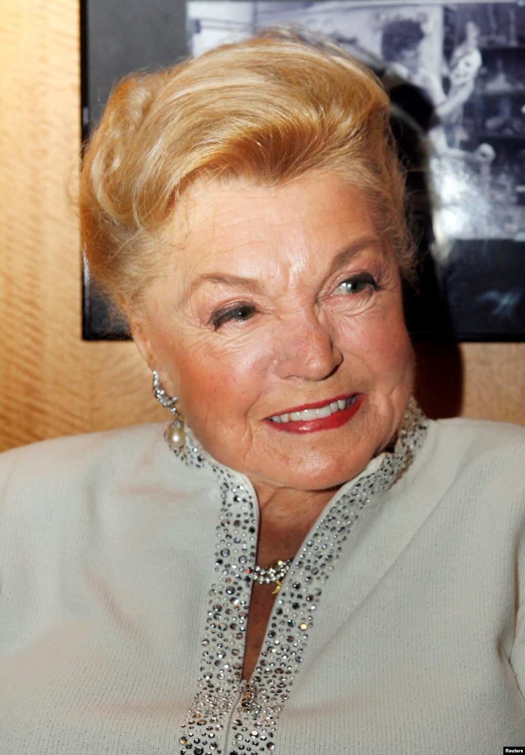 actress esther williams hollywood star swimmer esther williams dies at 91 actress esther williams hollywood star swimmer esther williams dies at 91