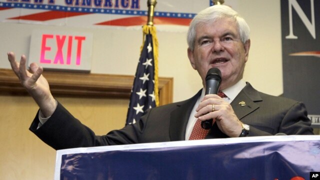 El ex lider de la Casa de Representantes, Newt Gingrich, habla en Cramerton, Carolina del Norte. Este miércoles anunció que prepara su retiro de la contienda.