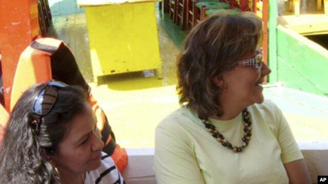 Mexican journalist Ana Maria Marcela Yarce Viveros (L) and Rocio Trapaga Gonzalez are seen in this undated file photo.