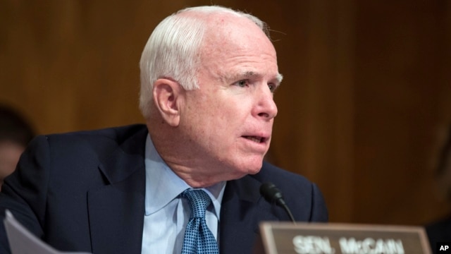 Thượng nghị sĩ John McCain, Chủ tịch Ủy ban Quân vụ Thượng viện Hoa Kỳ.