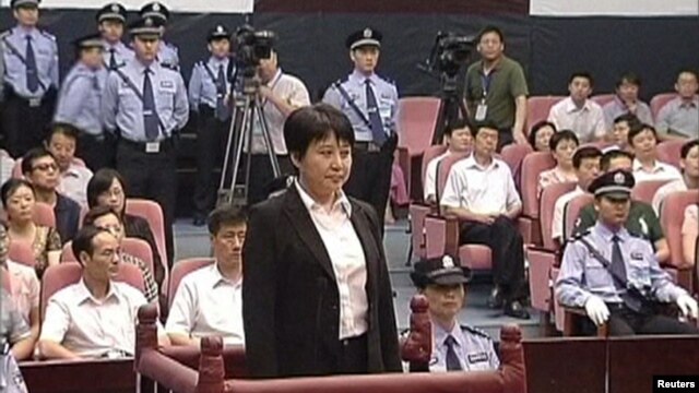 Bà Cốc Khai Lai ra tòa hôm 9/8/12