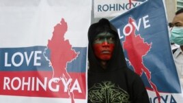 Muslim protesters hold banners during a rally calling for an end to the violence against ethnic Rohingya in Rakhine State of Burma, in Jakarta, Indonesia, July 26, 2012.