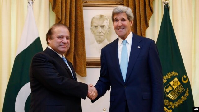 Ngoại trưởng Mỹ John Kerry gặp Thủ tướng Pakistan Nawaz Sharif tại Islamabad, ngày 1/8/2013.