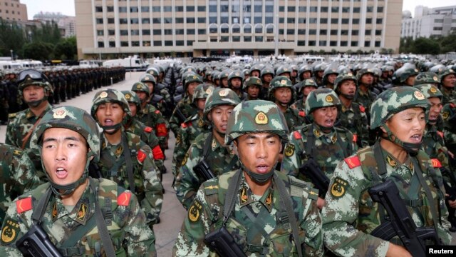 中国武警集结在新疆首府乌鲁木齐。（2013年6月29日）

