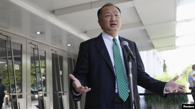 En su primer discurso público, el nuevo presidente del Banco Mundial, Jim Yong Kim, elogia el modelo de crecimiento inclusivo de algunos países de América Latina. 