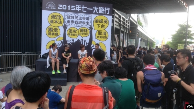 数以万计港人参与“后政改”七一大游行（美国之音海彦拍摄） 