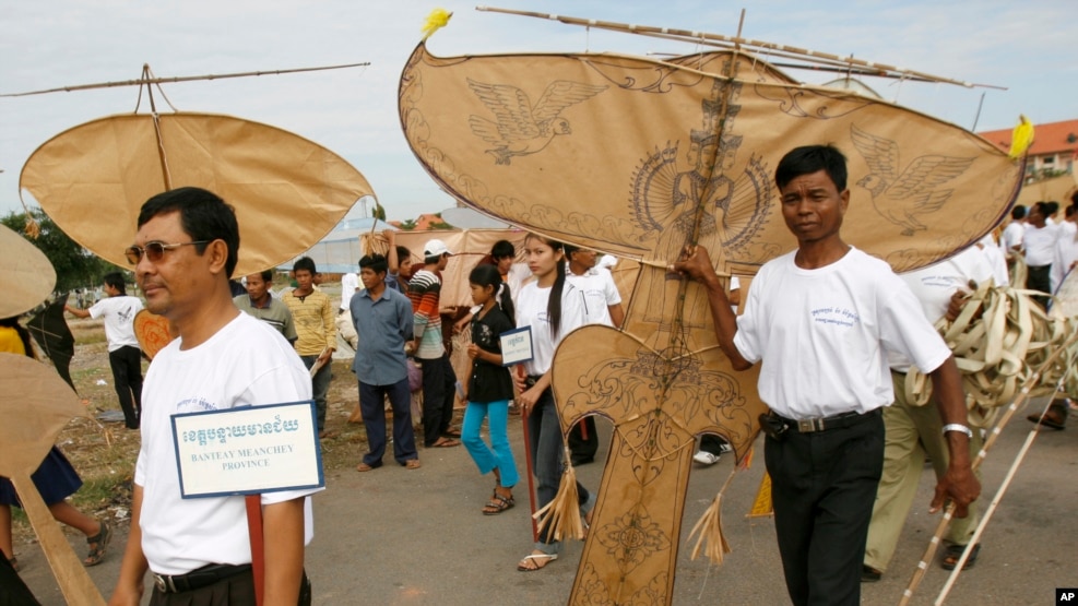 Khmer Circle រង្វង់ខ្មែរ Gov’t Hopes Kite Festival Will Keep