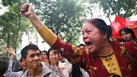 Bà Trần Thị Hài trong cuộc biểu tình chống Trung Quốc năm 2007 (ảnh danlambao)