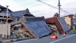 In one district of Minamisoma, which was just recently removed from the nuclear no-go zone, signs of the earthquake and tsunami are still very apparent. (T. Banse/VOA)