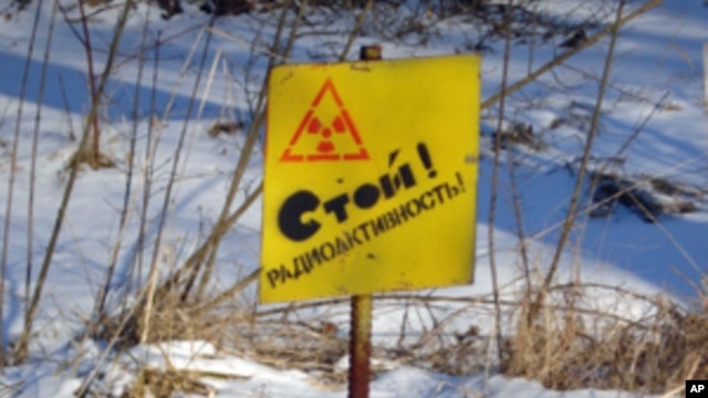 A sign on the perimeter of the 30-kilometer evacuation zone around the Chernobyl nuclear plant reads "Stop! Radioactive Zone." (VOA - Taras Burnos)