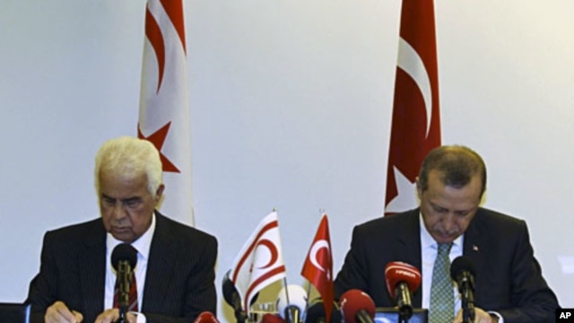 Turkish PM Recep Tayyip Erdogan and Turkish Cypriot Leader Dervish Eroglu (L) attend a signing ceremony in New York on September 21, 2011 for a deal for offshore gas exploration in the Mediterranean