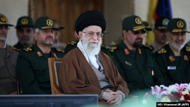 Ông Ayatollah Ali Khamenei khẳng định rằng Iran sẽ không lùi bước trước các đòi hỏi thái quá.