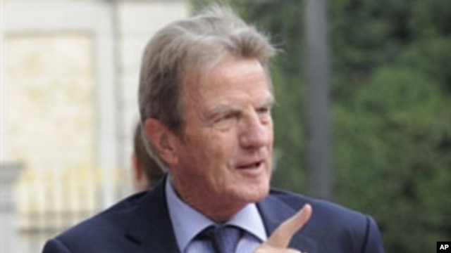 French Foreign Minister Bernard Kouchner (file photo)