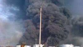 El dantesco incendio consumió la refinería de petróleo en Amuay, Punto Fijo, en la Península de Paraguaná.