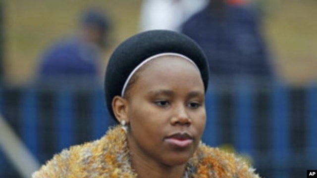 One of Swazi King Mswati's 13 wives arrives for the annual Reed Dance, at Ludzidzini in Swaziland, August 28, 2011.