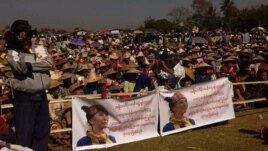 ေဒၚေအာင္ဆန္းစုၾကည္ရဲ႕ ရွမ္းျပည္ခရီးစဥ္ (ဓာတ္ပံုအား Coko Dmoe ရဲ႕ FB မွ ကူးယူေဖာ္ျပပါသည္။)