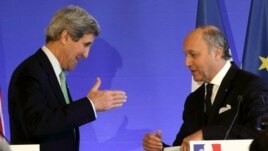 French Foreign Affairs minister Laurent Fabius (R) speaks with U.S. Secretary of State John Kerry following a news conference at the ministry in Paris, February 27, 2013.  REUTERS/Philippe Wojazer  (FRANCE) - RTR3ECNE